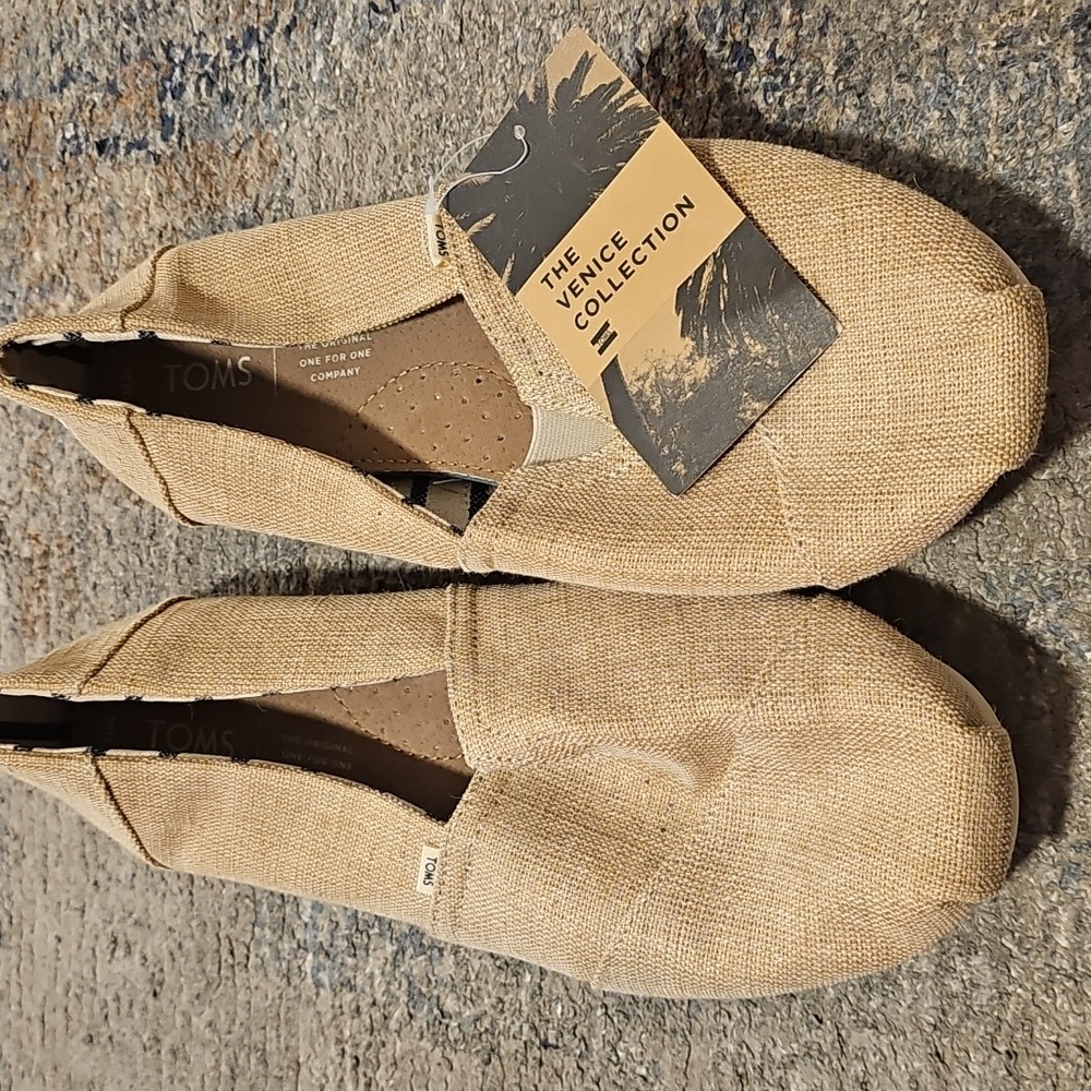 TOMS Women's Cream Canvas Loafers